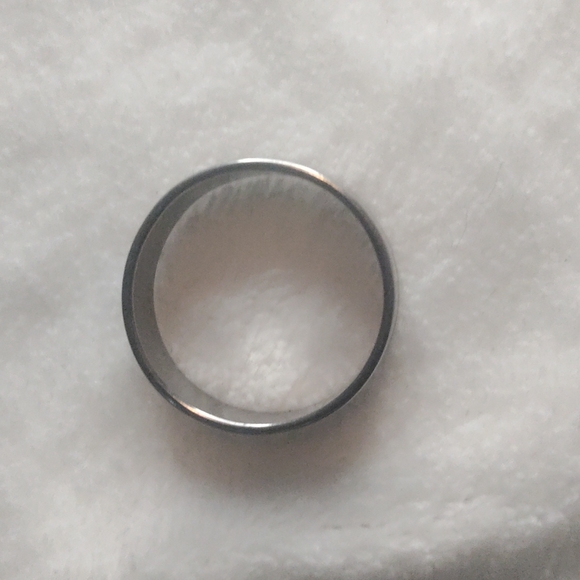 A man's Ring band w/ 💕 - Picture 7 of 7